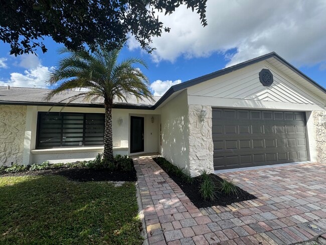 1467 McDermott Ln in Royal Palm Beach, FL - Building Photo - Building Photo
