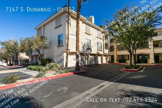7147 S Durango Dr in Las Vegas, NV - Foto de edificio - Building Photo