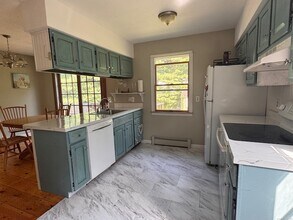 6 College St in Clinton, CT - Building Photo - Building Photo
