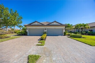 8110 Calle Canovas St in Naples, FL - Foto de edificio - Building Photo