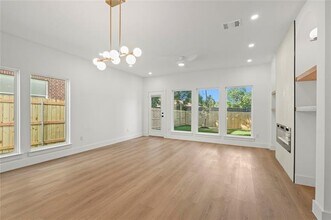 1322 Fletcher St in Dallas, TX - Building Photo - Building Photo