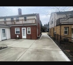 8357 W Watertown Plank Rd in Wauwatosa, WI - Building Photo - Building Photo