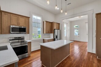 3027 Saint Claude Ave in New Orleans, LA - Building Photo - Building Photo