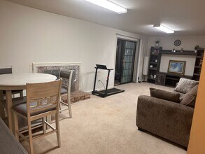 9620 Hillock Ct in Burke, VA - Foto de edificio - Building Photo