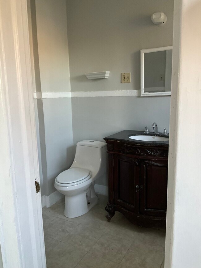 11 Westervelt Pl, Unit 3 in Irvington, NJ - Foto de edificio - Building Photo