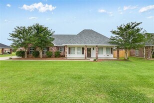 5729 Hemlock St in Lake Charles, LA - Building Photo