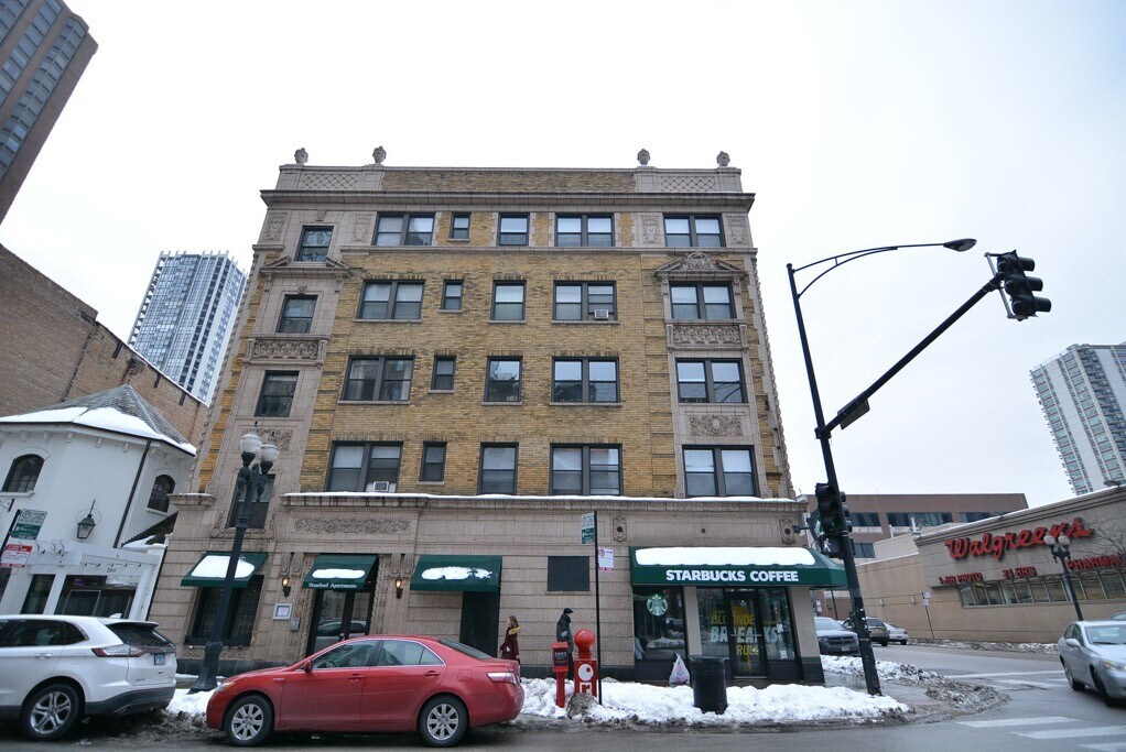 1167 N Dearborn St in Chicago, IL - Building Photo