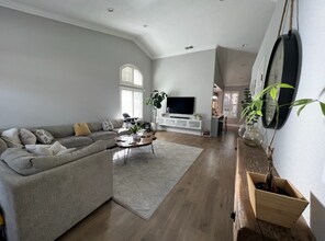 9212 Redwater Dr in Antelope, CA - Foto de edificio - Building Photo