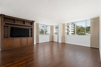 17368 W Sunset Blvd, Unit 401 in Pacific Palisades, CA - Foto de edificio - Building Photo