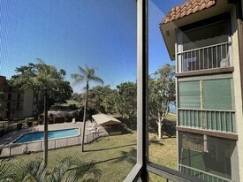 5961 N Falls Cir Dr in Lauderhill, FL - Building Photo