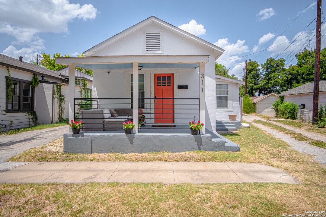 311 Alamosa Ave in San Antonio, TX - Building Photo