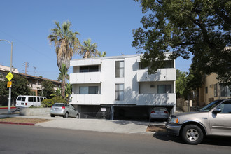 7924 Clinton St in Los Angeles, CA - Building Photo - Building Photo