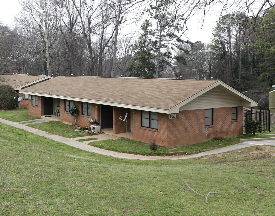 College View Hills Apartments in Atlanta, GA - Building Photo