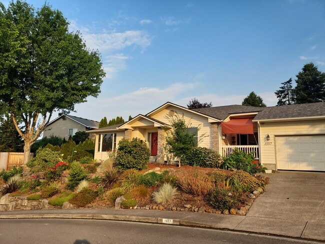 property at 1357 Cathlamet Ct NW