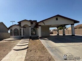 506 Fuentes Dr in San Luis, AZ - Building Photo