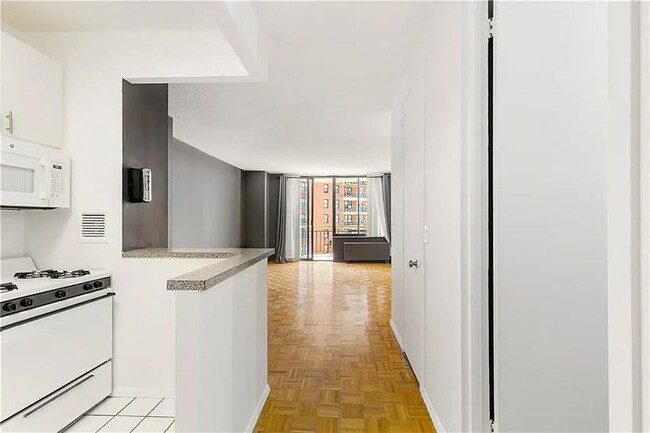 3111 Ocean Pkwy in Brooklyn, NY - Building Photo - Building Photo