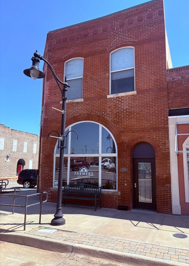 101 S Broadway St in Tecumseh, OK - Building Photo - Building Photo