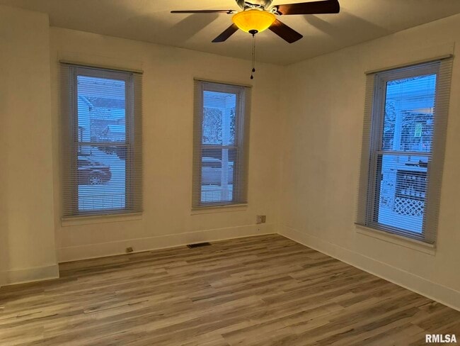 105 6th Ave in Moline, IL - Foto de edificio - Building Photo