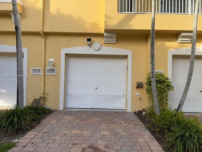 1737 Carvelle Dr in Riviera Beach, FL - Building Photo - Building Photo