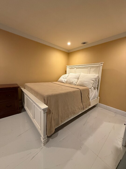 19240 NW 10th St in Pembroke Pines, FL - Building Photo