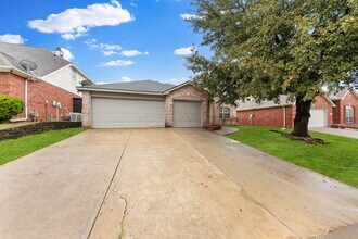 4835 Crown Dr in Grand Prairie, TX - Building Photo - Building Photo