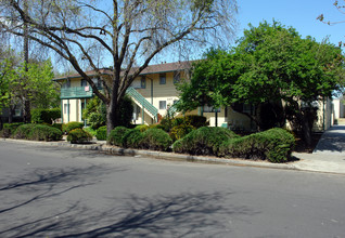 205 Milbrae Ln in Los Gatos, CA - Foto de edificio - Building Photo