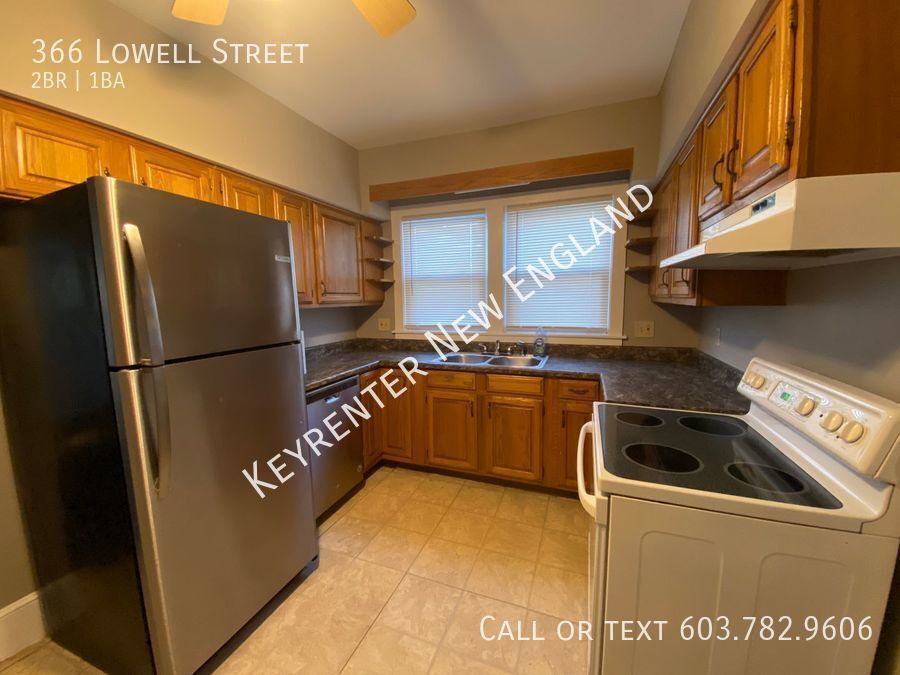 366 Lowell St in Manchester, NH - Building Photo