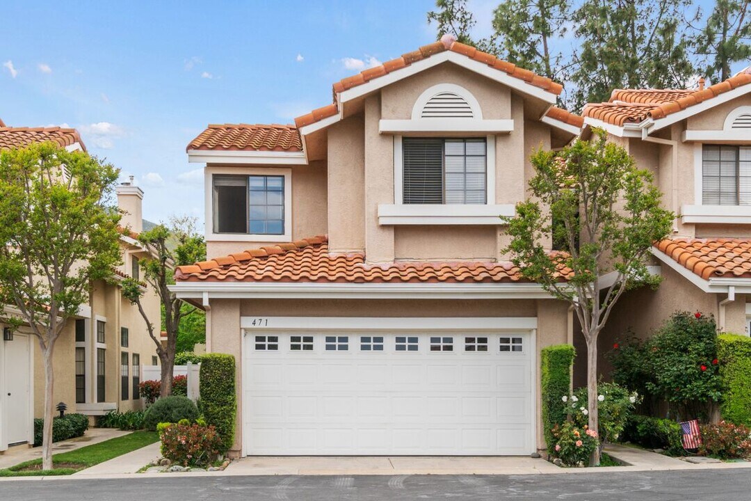 471 Lorenzo Dr in Oak Park, CA - Building Photo