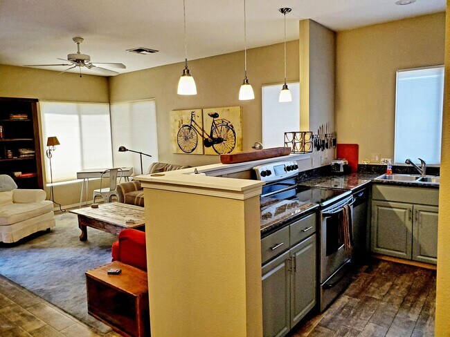 1411 E Orangewood Ave-Unit -203 in Phoenix, AZ - Building Photo - Building Photo