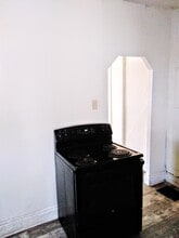 202 E Gilbert St, Unit 1 in Muncie, IN - Foto de edificio - Building Photo