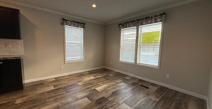 10611 Lyons Ct in Fair Haven, MI - Foto de edificio - Building Photo