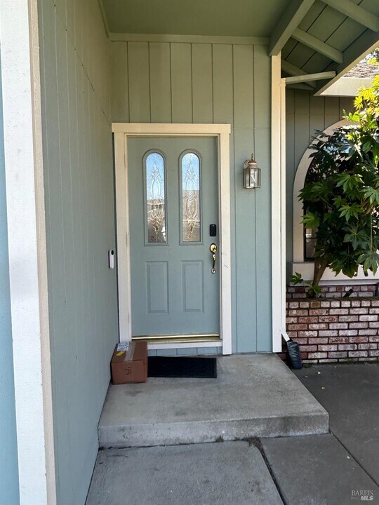 1407 Muir Pl in Rohnert Park, CA - Building Photo
