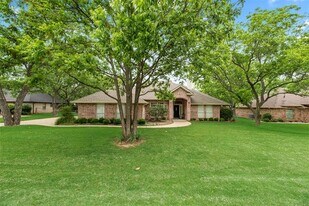 8911 Hickory Hill Dr in Granbury, TX - Building Photo