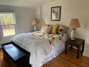 1347 Hall Blvd in Bloomfield, CT - Building Photo - Building Photo
