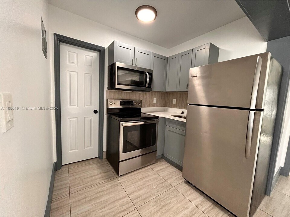 1928 Wilson St in Hollywood, FL - Building Photo