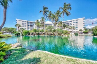 5855 Midnight Pass Rd in Sarasota, FL - Building Photo - Building Photo