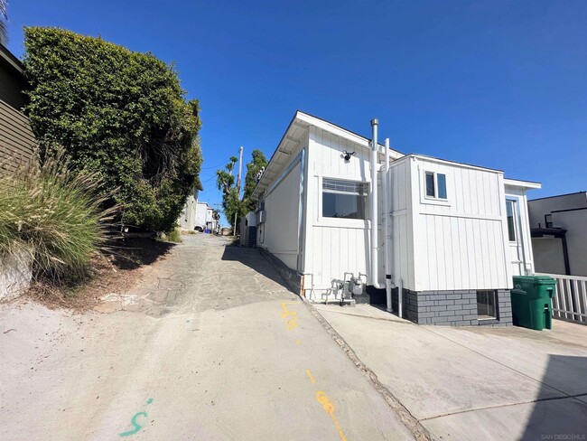 428 Sloane Ave in San Diego, CA - Building Photo - Building Photo