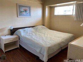 2440 Kuhio Ave. in Honolulu, HI - Building Photo