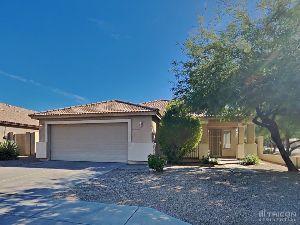 4209 N 92nd Ln in Phoenix, AZ - Building Photo