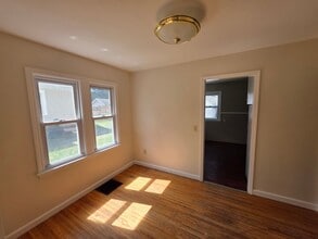 304 Bakerdale Rd in Rochester, NY - Building Photo - Building Photo
