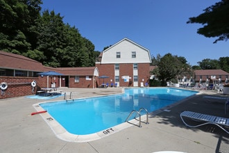 Ridgefield Apartments in Middletown, CT - Foto de edificio - Building Photo