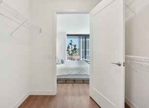 215 N Clinton St, Unit 1809 in Chicago, IL - Building Photo - Building Photo