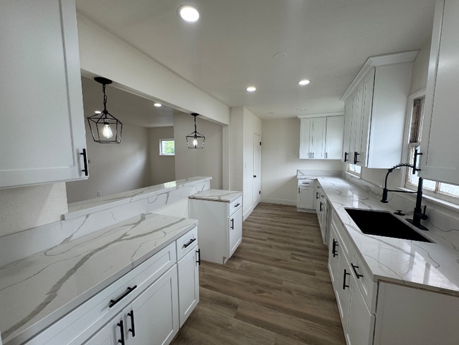 2520 Kellogg Park Dr in Pomona, CA - Building Photo - Building Photo