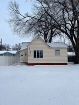 517 S 9th St in Grand Forks, ND - Building Photo