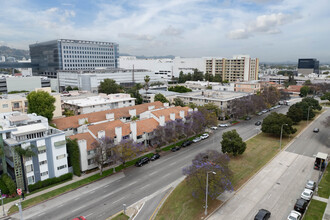 8612 Burton Way in Los Angeles, CA - Building Photo - Building Photo