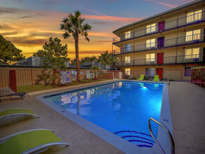 Katie Court Apartments in Las Vegas, NV - Foto de edificio - Building Photo