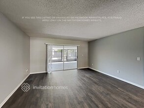 15111 Roundup Dr in Tampa, FL - Foto de edificio - Building Photo