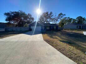 20 Malauka Cir in Ocklawaha, FL - Building Photo