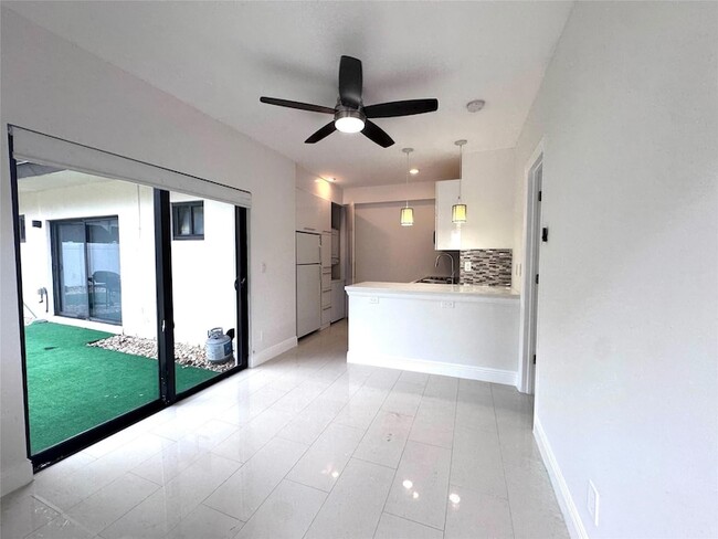 207 SE 10th Ter, Unit 4 in Fort Lauderdale, FL - Building Photo - Building Photo