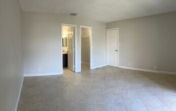 11565 NW 45th St in Coral Springs, FL - Building Photo - Building Photo